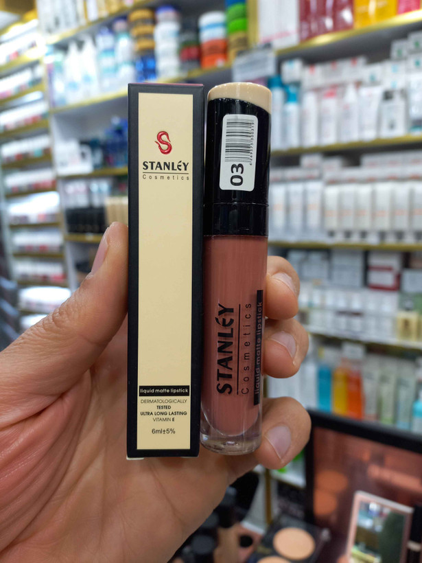 رژلب استنلی مایع کد ۰۳