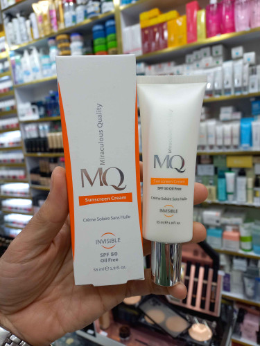 ضدآفتاب امکیو بی رنگ پوست چرب و مختلط spf50 حجم ۵۵ میلی لیتر