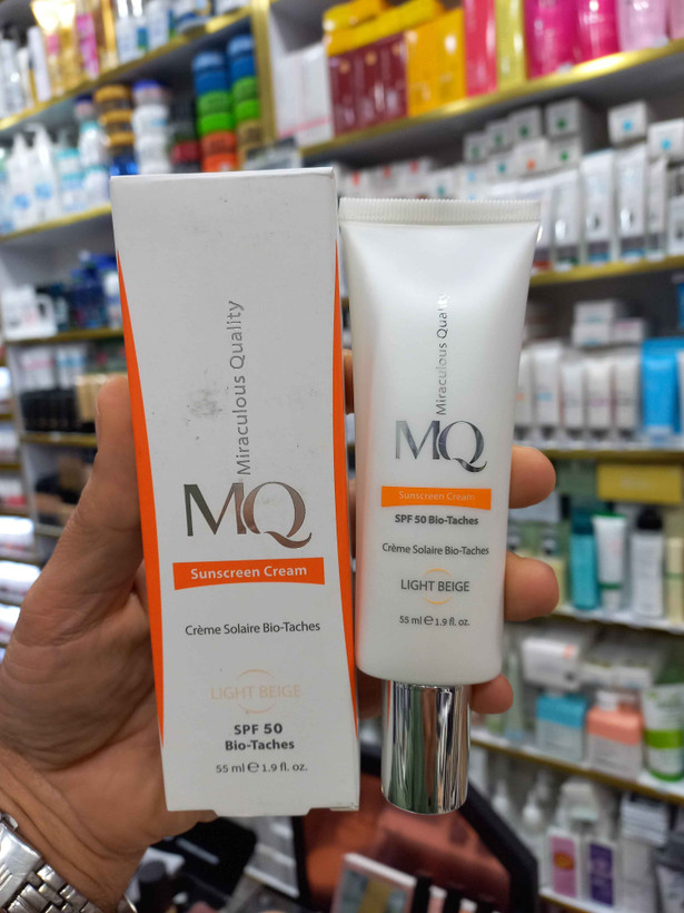 ضدآفتاب بژ روشن بایوتاچ امکیو روشن کننده و ضدلک spf50 حجم ۵۵ میلی لیتر