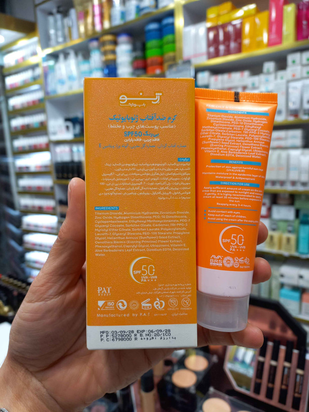کرم ضدآفتاب ژنوبایوتیک (سانوژن) پوست چرب و مختلط بی رنگ spf50 حجم ۵۰ میلی لیتر