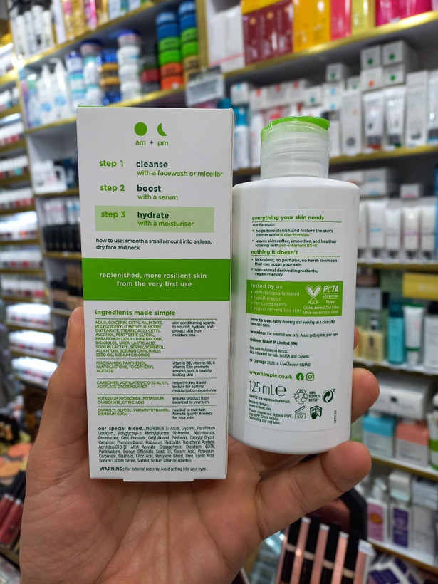 کرم مرطوب آبرسان لایت سیمپل مناسب پوست چرب و مختلط حجم ۱۲۵ میلی لیتر