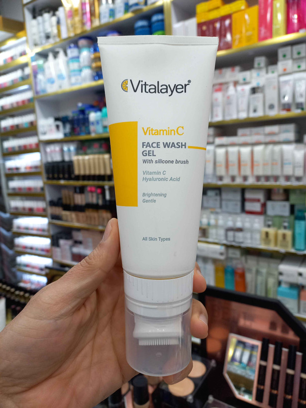 ژل شستشوی صورت ویتامین سی ویتالیر روشن کننده و شفاف کننده پوست حجم ۲۰۰ میلی لیتر