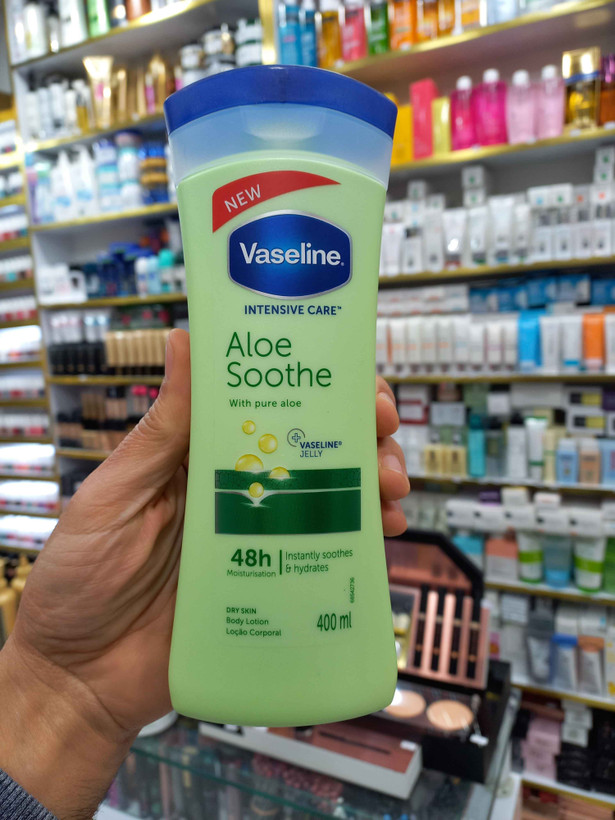 لوسیون بدن وازلین جلد سبز آلوئه ورا ماندگاری ۴۸ ساعته حجم ۴۰۰ میلی لیتر