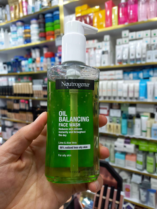 ژل شستشوی صورت لیمو و آلوئه ورا نیتروژنا مناسب پوست چرب و مختلط حجم ۲۰۰ میلی لیتر