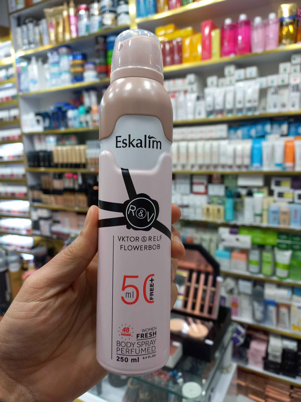 بادی اسپری پرفیوم اسکالیم رایحه ویکتور اند رالف فلاوربمب مناسب برای خانمها با حجم ۲۵۰ میلی لیتر