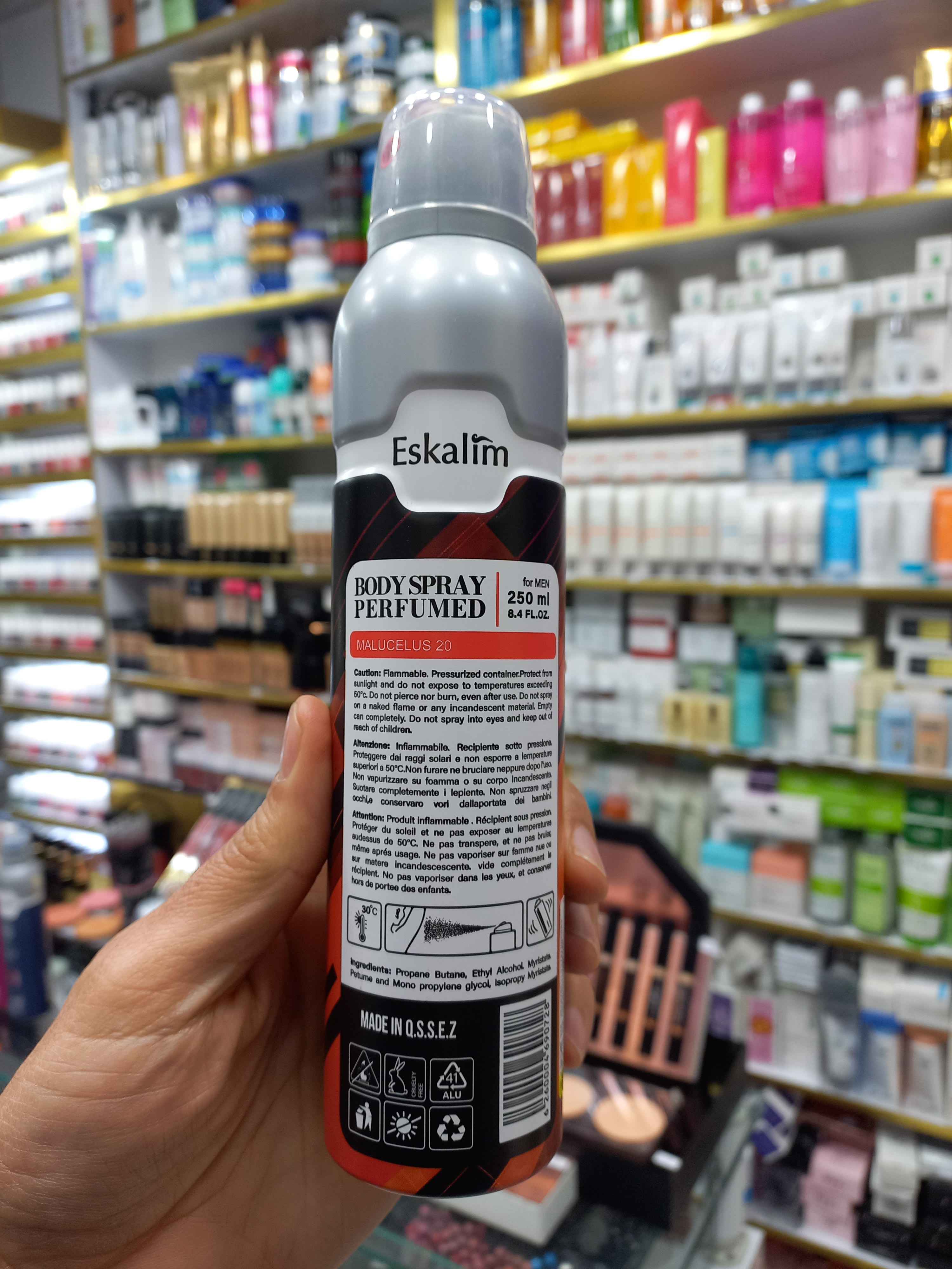 بادی اسپری پرفیوم اسکالیم رایحه مولکول ۰۲ مناسب برای آقایون با حجم ۲۵۰ میلی لیتر