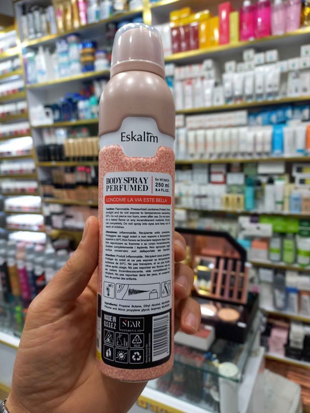 بادی اسپری پرفیوم اسکالیم لانکوم لاوی است بلا زنانه با حجم ۲۵۰ میلی لیتر