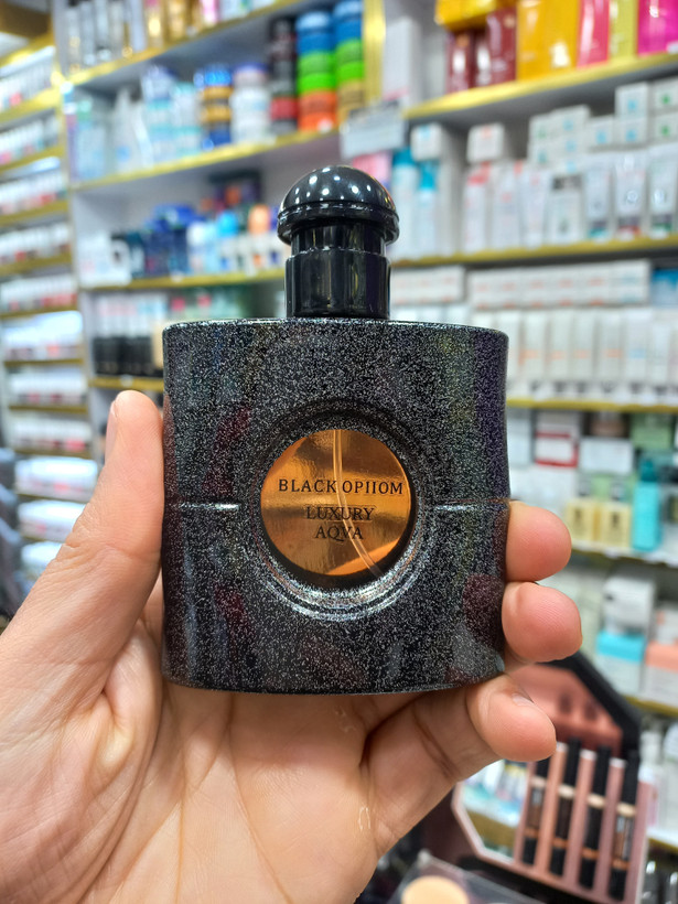 ادکلن بلک اوپیوم از برند لاکچری آکوا حجم ۵۰ میلی لیتر