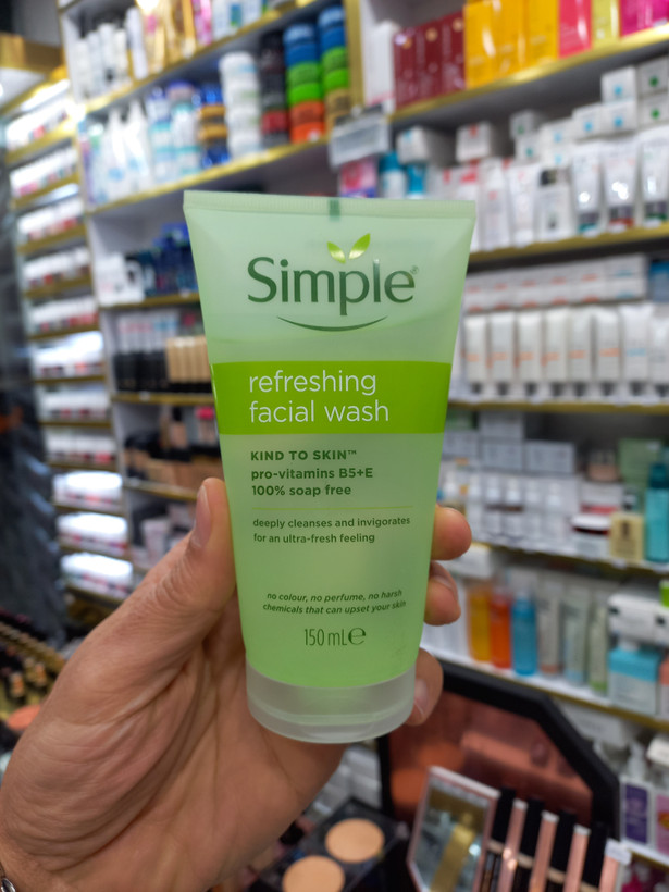 ژل شستشوی صورت سیمپل مدل رفرشینگ refreshing حجم ۱۵۰ میلی لیتر