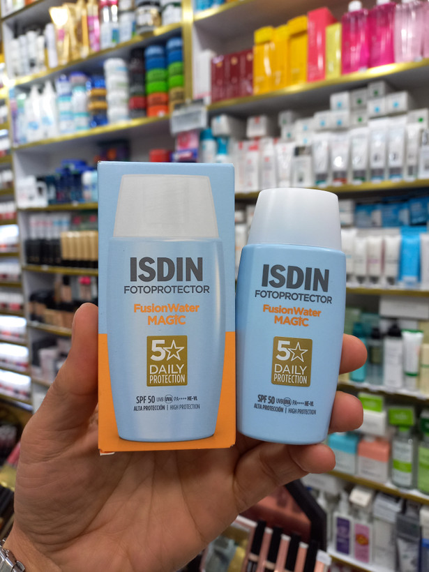 ضدآفتاب ایزدین فیوژن واتر مجیک بیرنگ spf50 حجم ۵۰ میلی لیتر