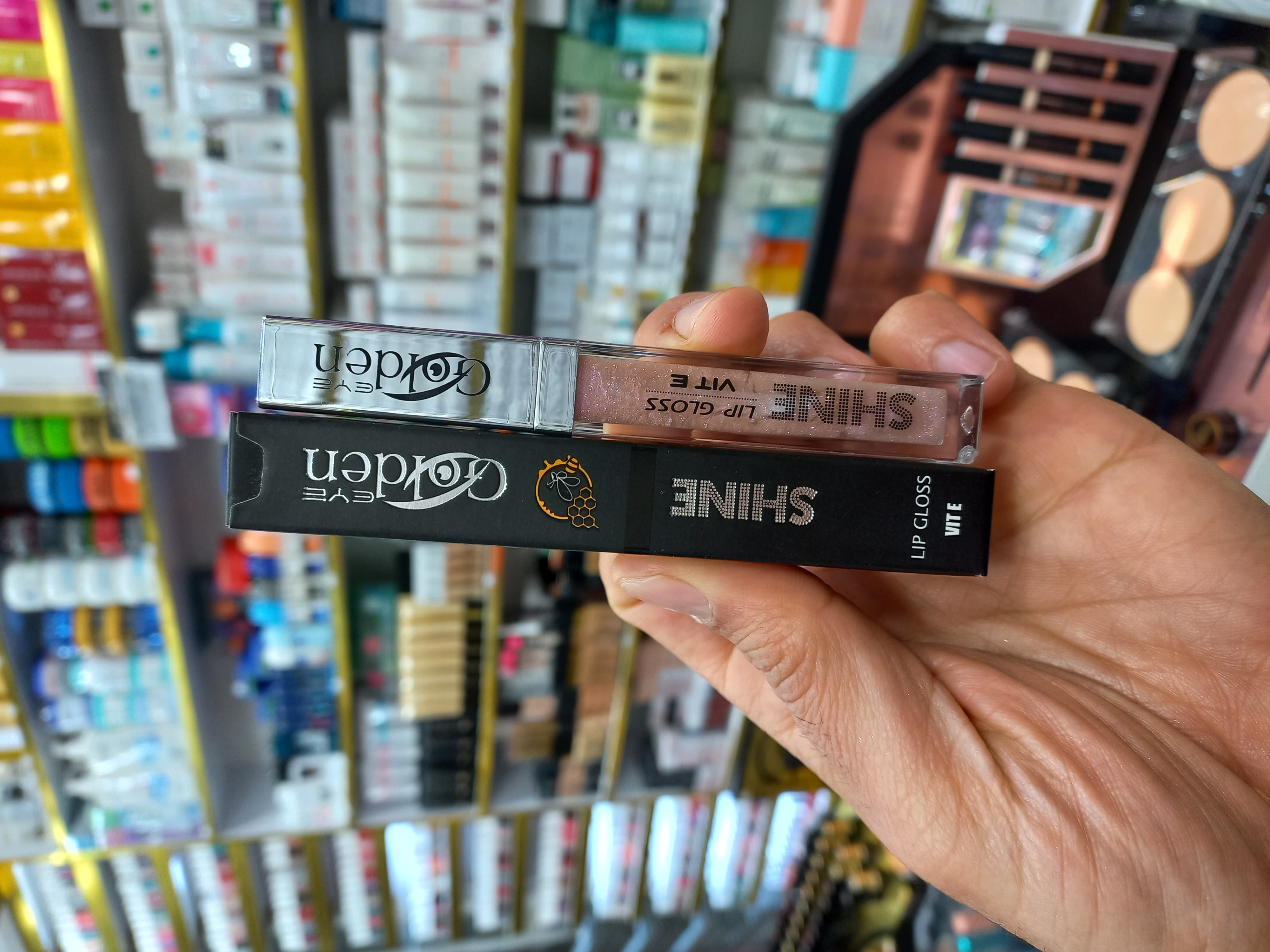 لیپ گلاس گلدن ای شماره رنگ 205 حجم 5.8 میلیلیتر