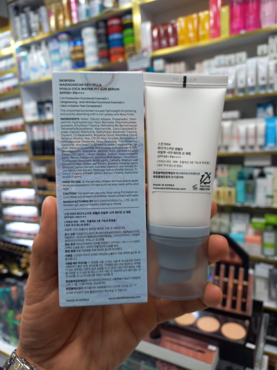 کرم ضدآفتاب سنتلا بدون رنگ حاوی spf50 حجم ۵۰ میلی لیتر