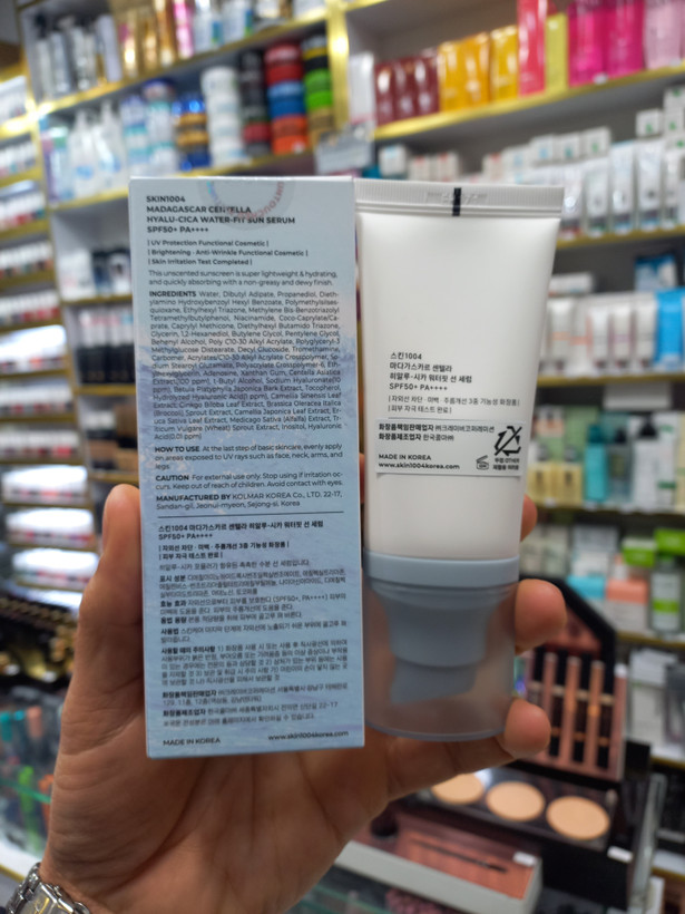 کرم ضدآفتاب سنتلا بدون رنگ حاوی spf50 حجم ۵۰ میلی لیتر