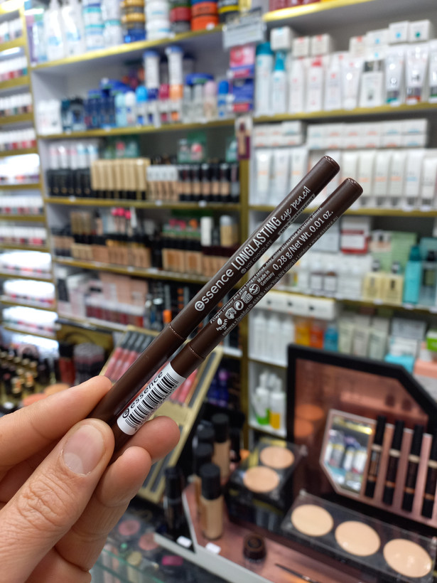 مداد چشم بادوام و بدون حساسیت اسنس قهوهای ای