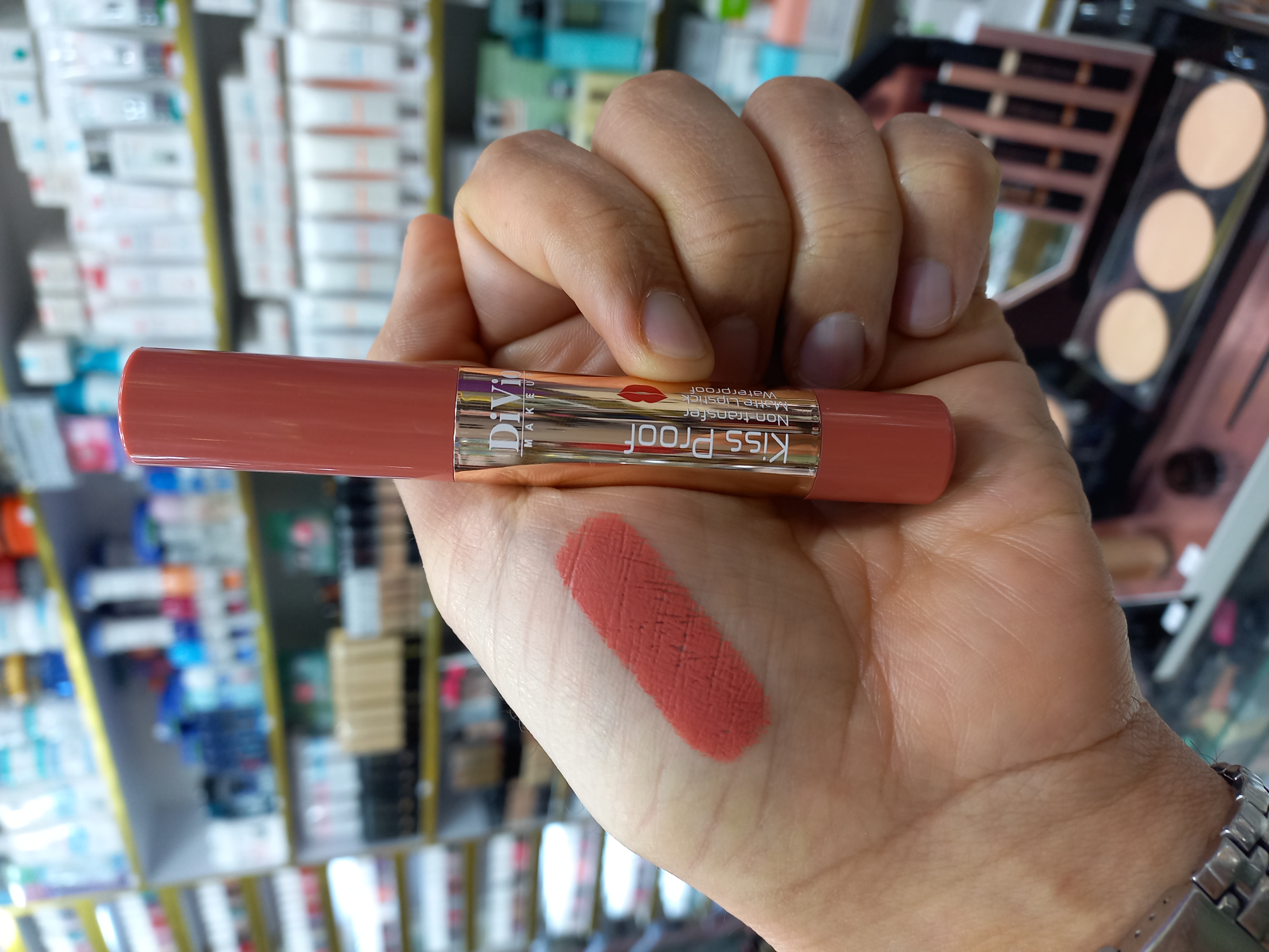 رژلب جامد دیویو 01 kiss Proof بادوام ضدآب حجم 3میل