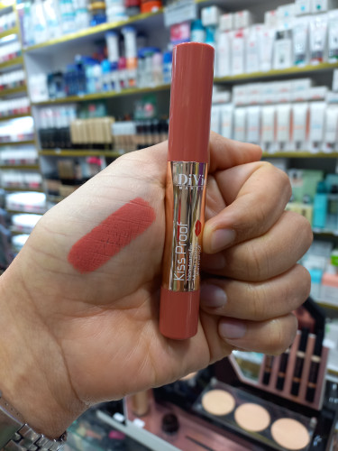 رژلب جامد دیویو 01 kiss Proof بادوام ضدآب حجم 3میل