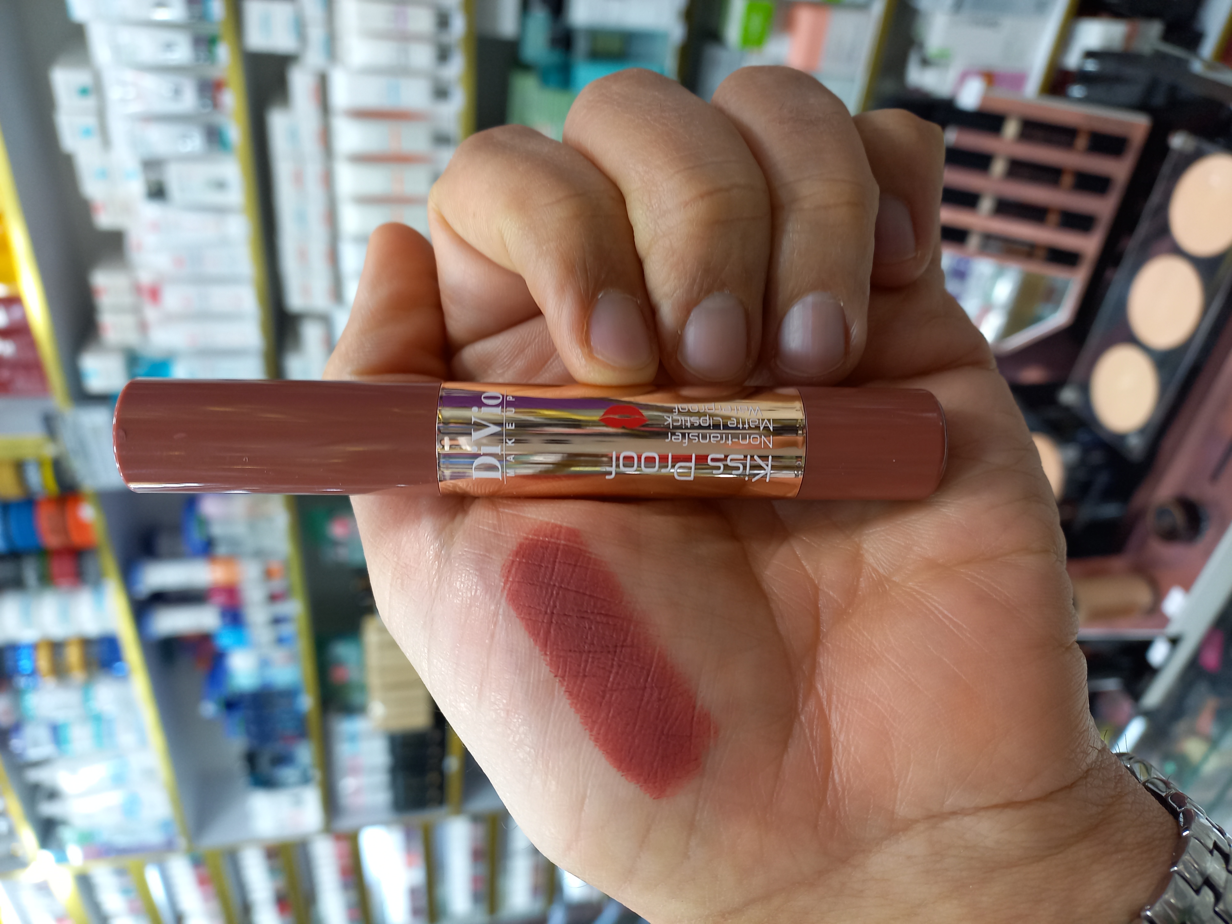 رژلب جامد دیویو 03 Kiss Proof بادوام ضدآب حجم ۳ میل