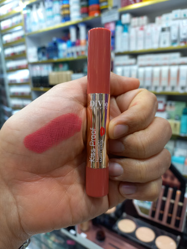 رژلب جامد دیویو 05 Kiss Proof بادوام ضدآب حجم ۳ میل