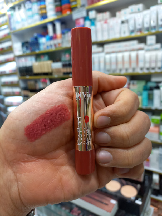 رژلب جامد دیویو 08 Kiss Proof بادوام ضدآب حجم ۳میل