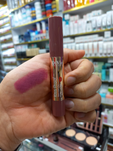 رژلب جامد دیویو 10 Kiss Proof بادوام ضدآب حجم ۳میل