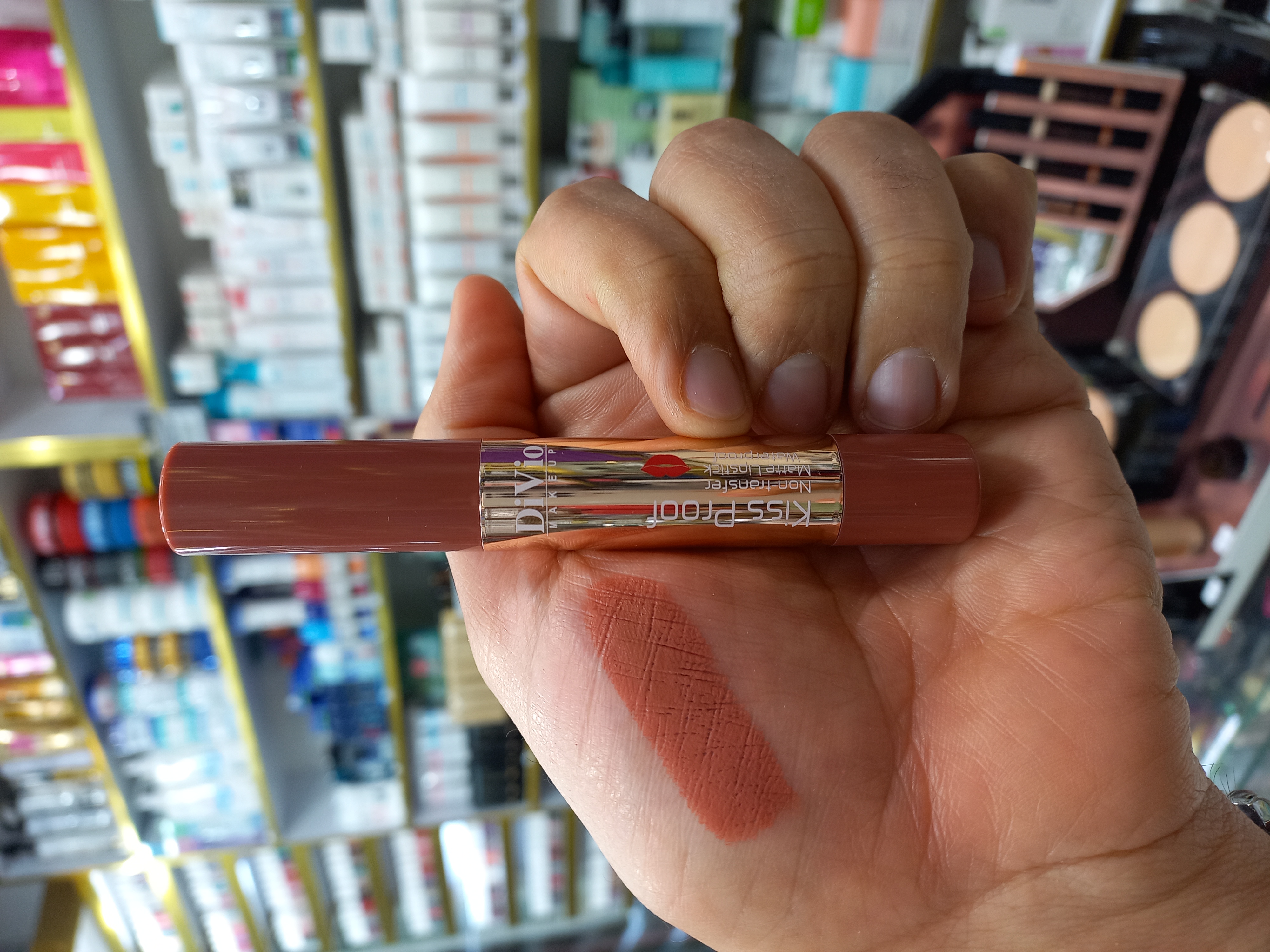 رژلب جامد دیویو 11 Kiss Proof بادوام ضدآب حجم ۳ میل