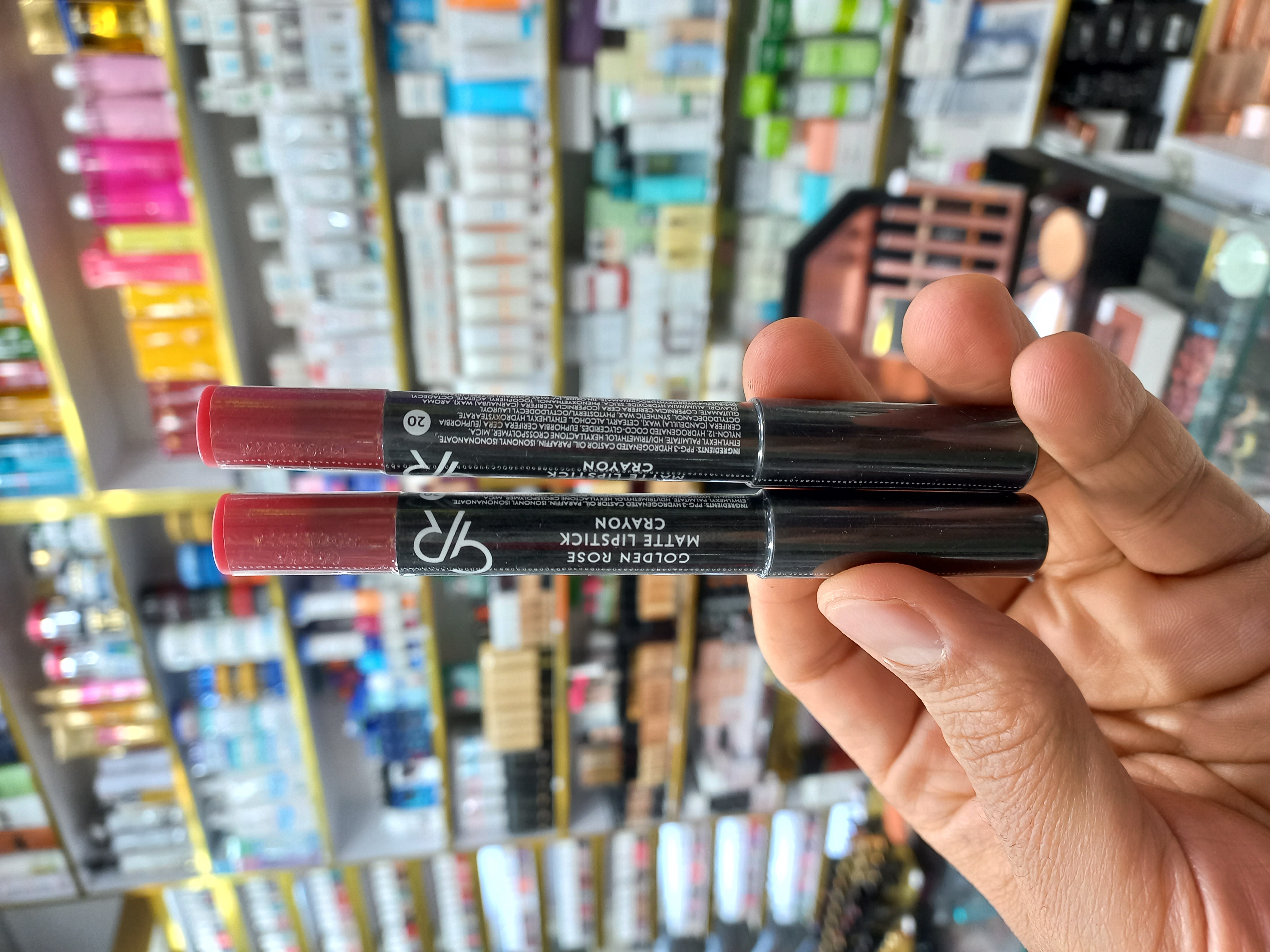 رژلب مدادی گلدن رز 20 MATTE حجم 4میل