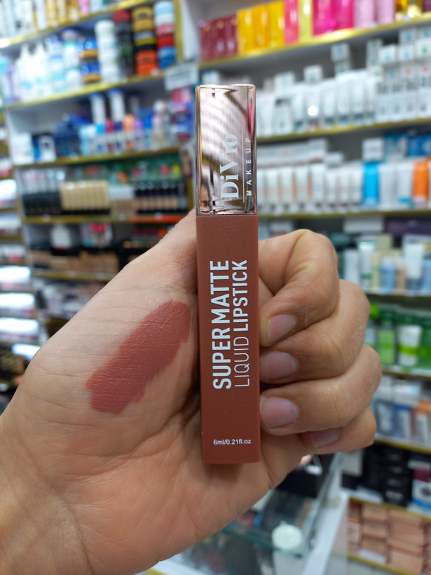 رژلب مایع دیویو D03 سوپر مات DiVio حجم 6 میلیلیتر