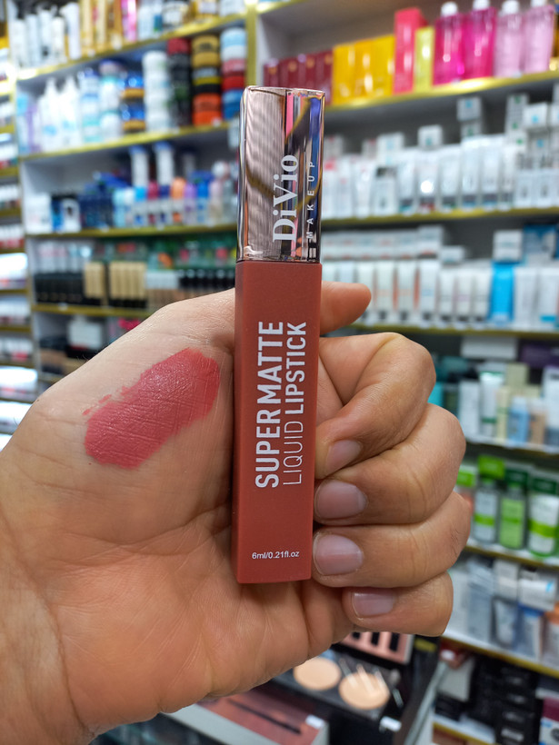 رژلب مایع دیویو D05 سوپرمات DiVio حجم 6میلی لیتر