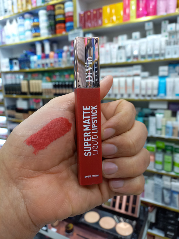 رژلب مایع دیویو D07 سوپرمات DiVio حجم 6 میلی لیتر