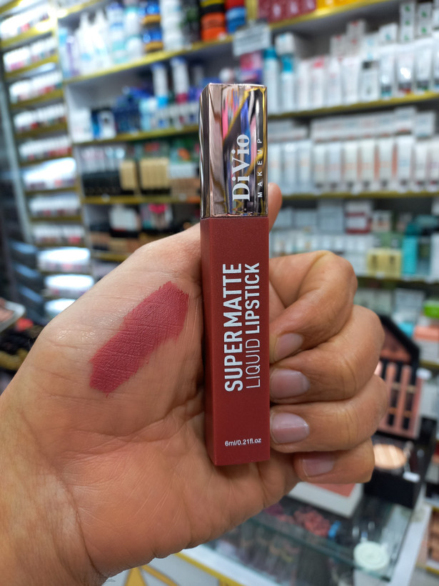 رژلب مایع دیویو D12 سوپرمات DiVio حجم 6میلی لیتر