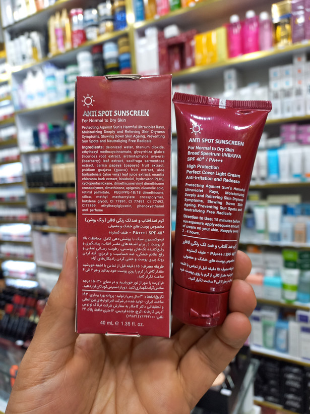کرم ضدآفتاب و ضدلک رنگی لافارر پوست خشک و معمولی رنگ روشن لایت spf40 حجم 40 میلی لیتر