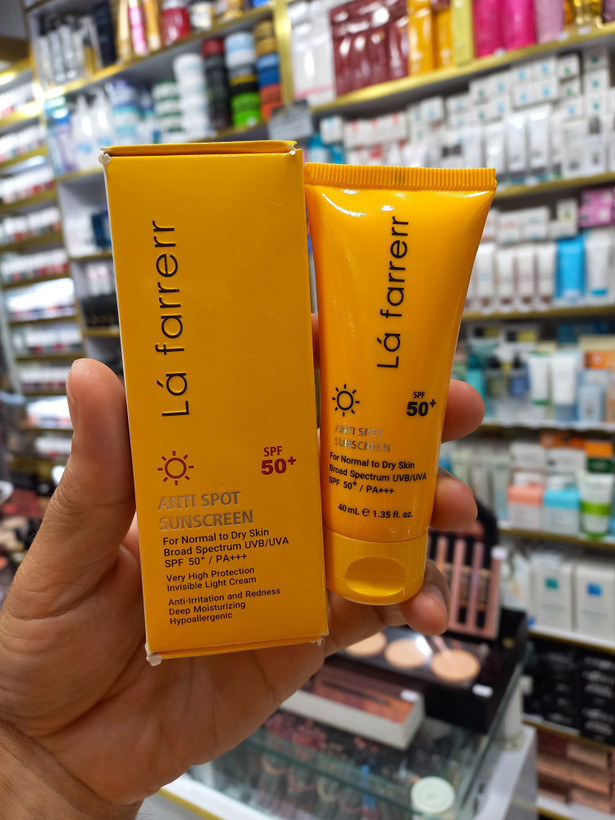 کرم ضدآفتاب و ضدلک بی رنگ لافارر پوست خشک و معمولی spf50حجم 40 میلی لیتر