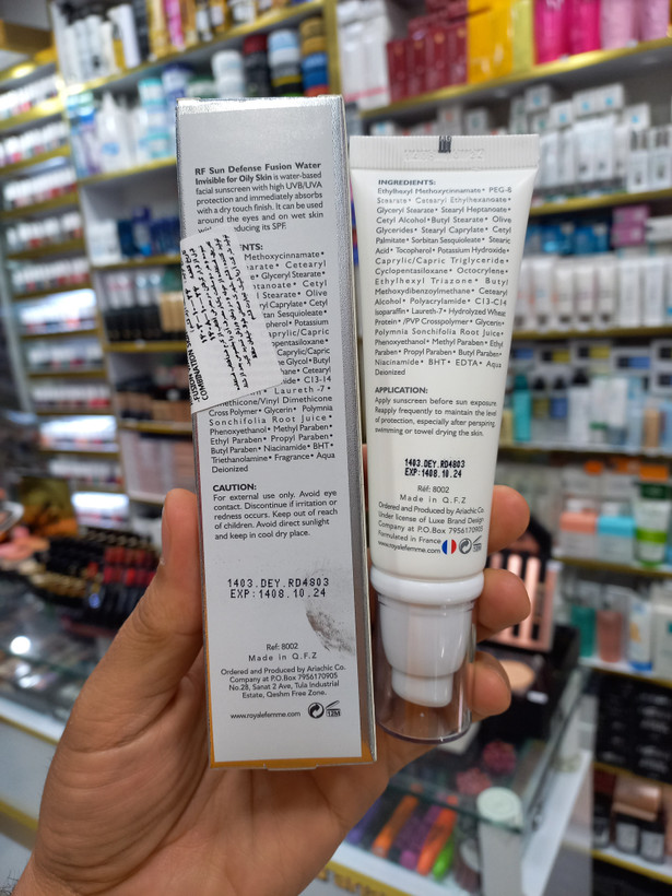 کرم ضدآفتاب بی رنگ آر اف spf50 مناسب پوست چرب و مختلط حجم 50میلی لیتر