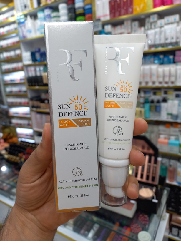 کرم ضدآفتاب رنگ آر اف spf50 مناسب پوست چرب و مختلط حجم 50میلی لیتر