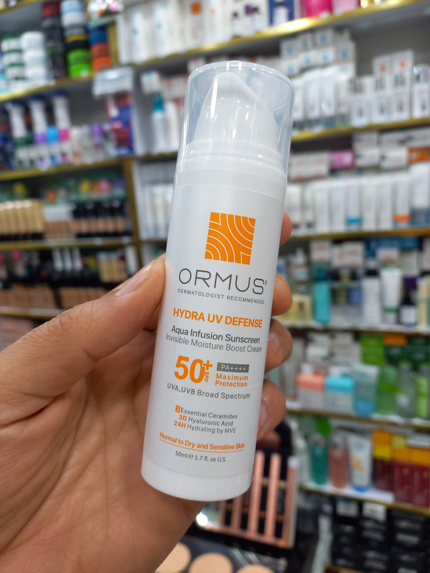 کرم ضد آفتاب آبرسان اورموس SPF50 مدل Hydra UV Defense حجم ۵۰ میلیلیتر | مناسب پوست نرمال، خشک و حساس