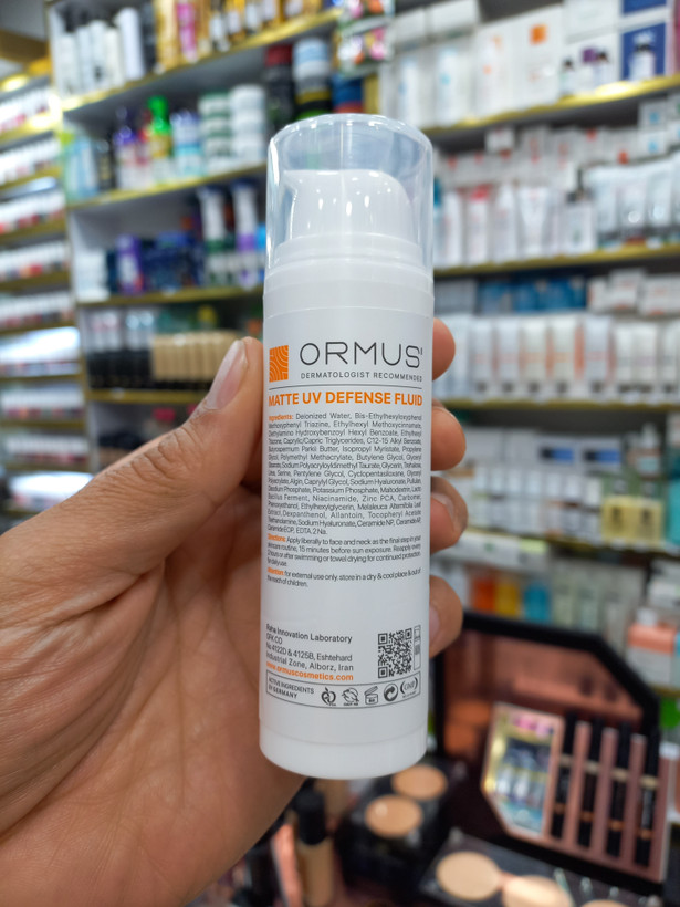 فلوئید ضد آفتاب مات اورموس SPF50 حجم ۵۰ میلیلیتر مناسب پوست چرب و مختلط با جذب سریع و فاقد چربی