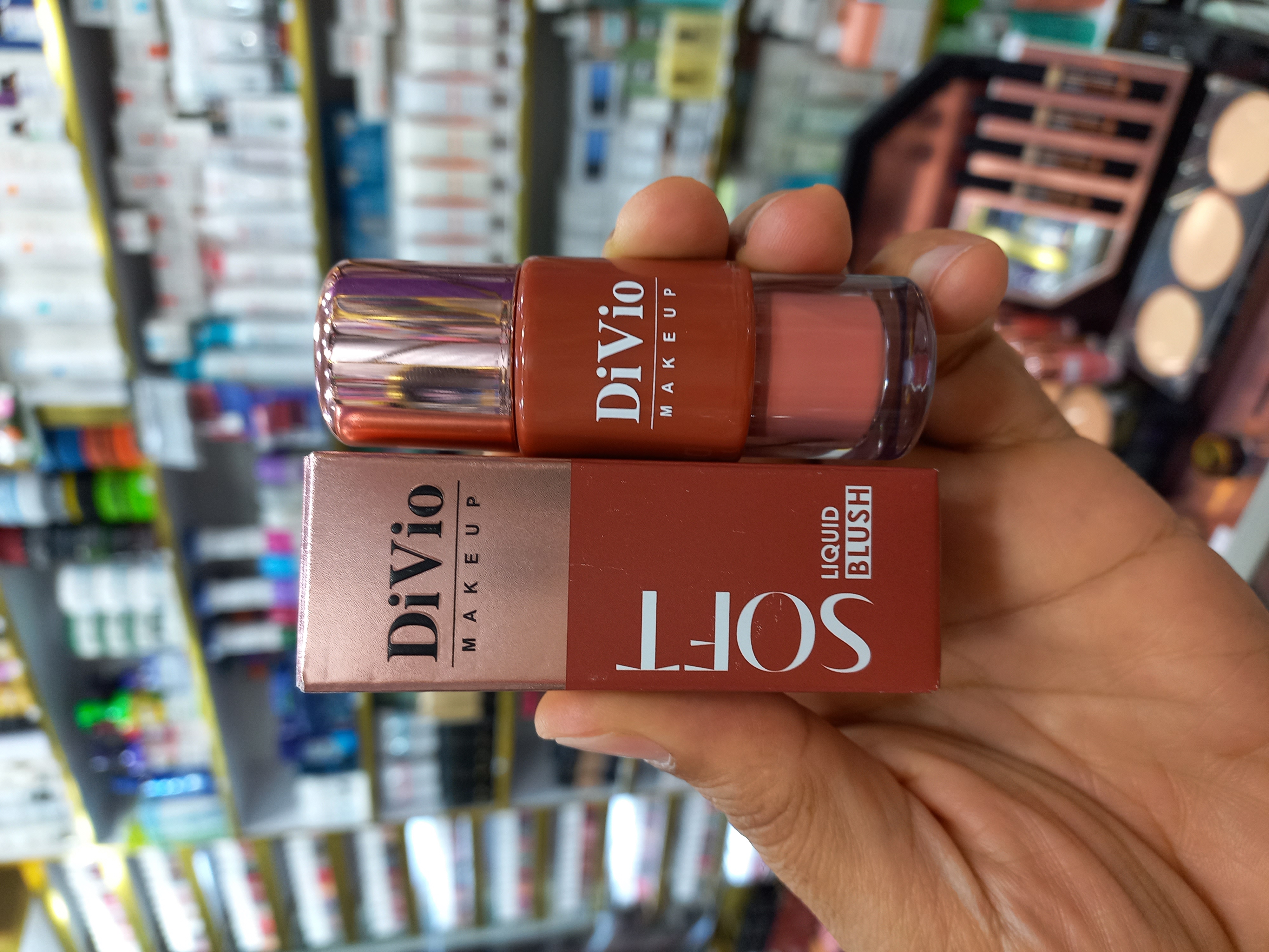 رژگونه مایع ۳ در ۱ دیویو DIVIO شماره D03 Risky Business حجم ۷ میلی‌لیتر | بافت مخملی، ماندگاری بالا و جلوه طبیعی