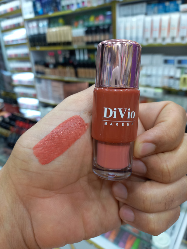 رژگونه مایع ۳ در ۱ دیویو DIVIO شماره D03 Risky Business حجم ۷ میلیلیتر | بافت مخملی، ماندگاری بالا و جلوه طبیعی