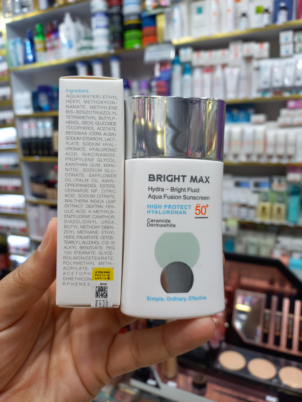 کرم ضدآفتاب فلوئیدی برایت مکس SPF50 بدون رنگ ۵۰ میلیلیتر | محافظت کامل در برابر UVA/UVB، آبرسان، جذب سریع و مناسب انواع پوست