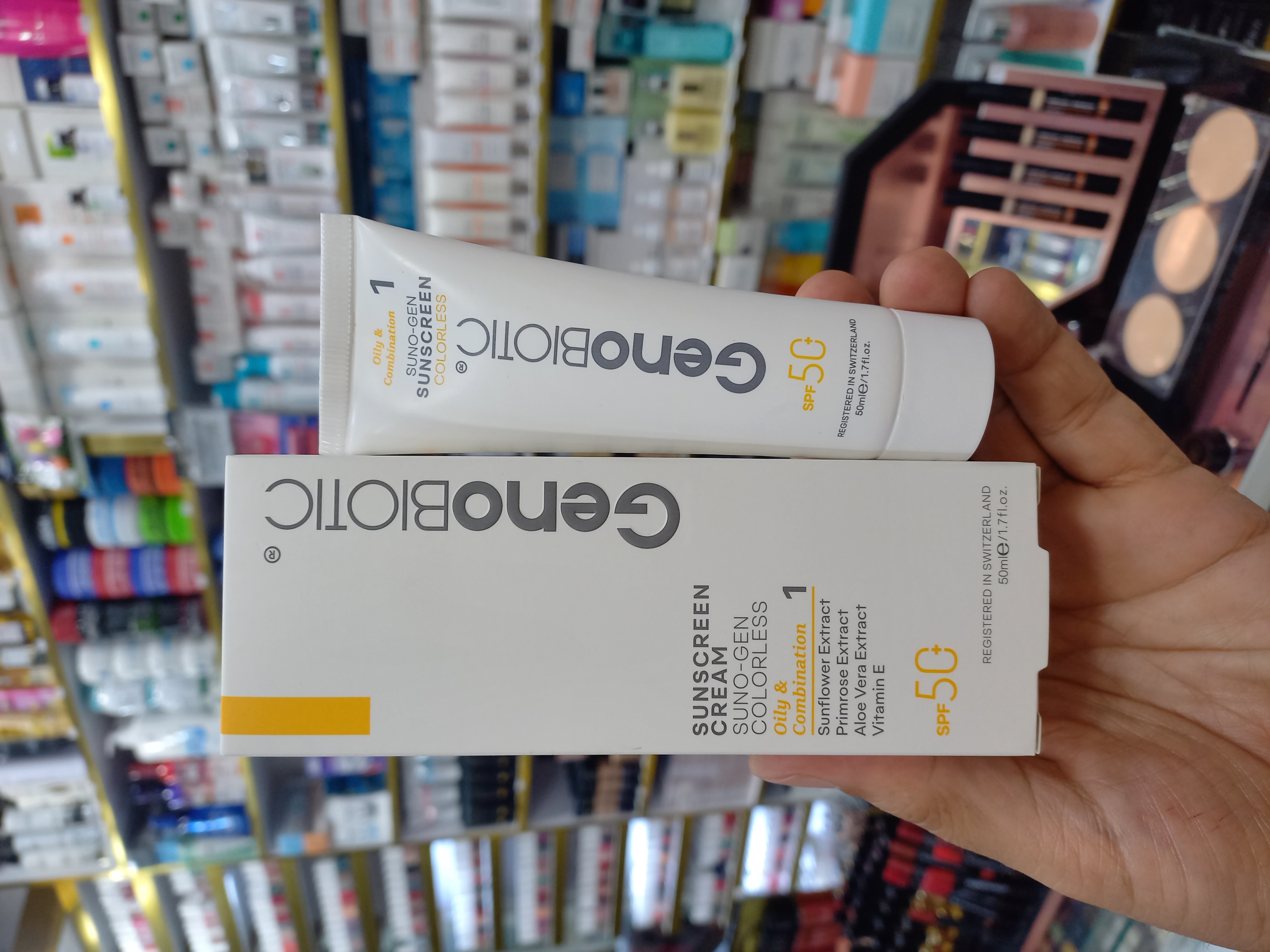 کرم ضدآفتاب ژنوبایوتیک سانوژن پوست چرب و مختلط بی‌رنگ SPF50 حجم ۵۰ میلی‌لیتر