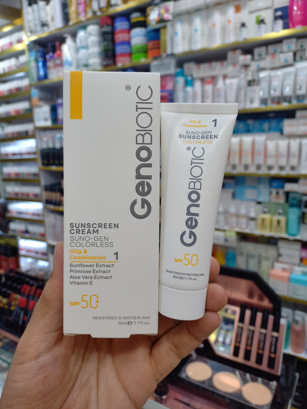 کرم ضدآفتاب ژنوبایوتیک سانوژن پوست چرب و مختلط بیرنگ SPF50 حجم ۵۰ میلیلیتر