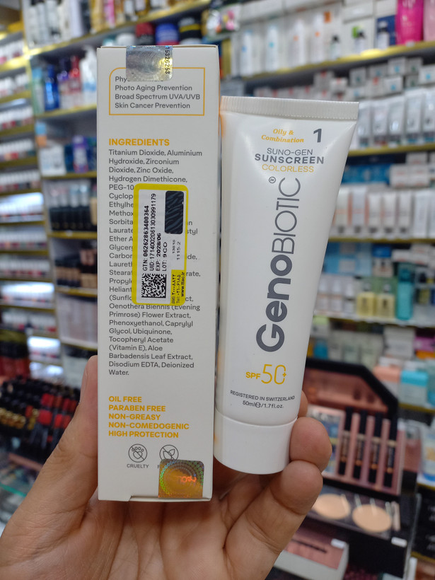 کرم ضدآفتاب ژنوبایوتیک سانوژن پوست چرب و مختلط بیرنگ SPF50 حجم ۵۰ میلیلیتر